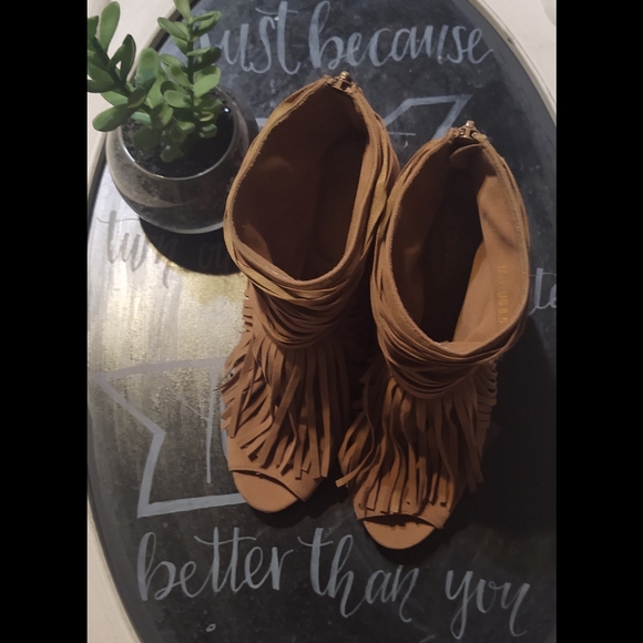 Shoe Dazzle Fringe High Heels - Picture 2 of 7